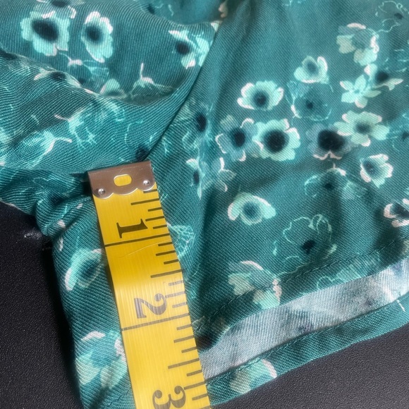 Green floral jumper, adjustable Y back, V neck, spaghetti straps,shorts,Medium - Picture 10 of 13